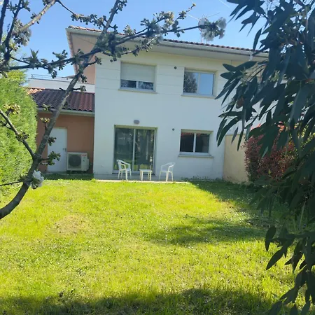 La Maison Arc-en-ciel aux portes de Toulouse, jardin et parking-3